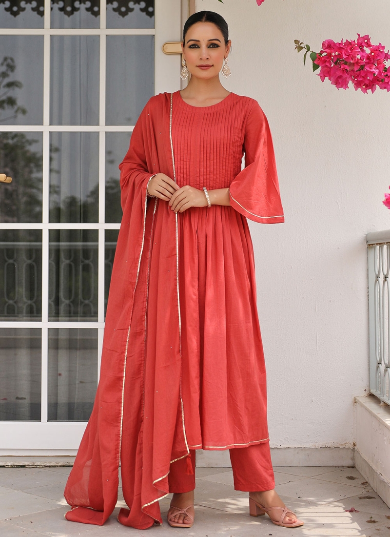 Arresting Plain Salwar Kameez