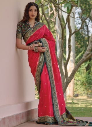 Capricious Viscose Rani Weaving Contemporary Saree