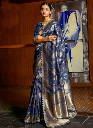 Distinctively Saree For Party