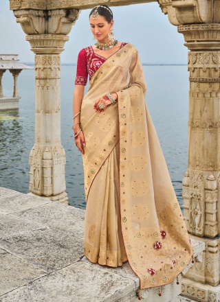 Glowing Classic Saree For Reception