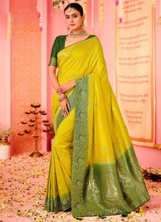 Gripping Contemporary Saree For Festival