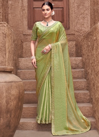 Hypnotizing Classic Designer Saree For Wedding