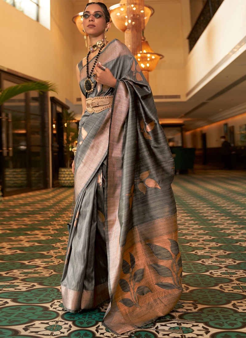 Grey Banarasi Silk Saree Set Design by Kasturi Kundal at Pernia's Pop Up  Shop 2024