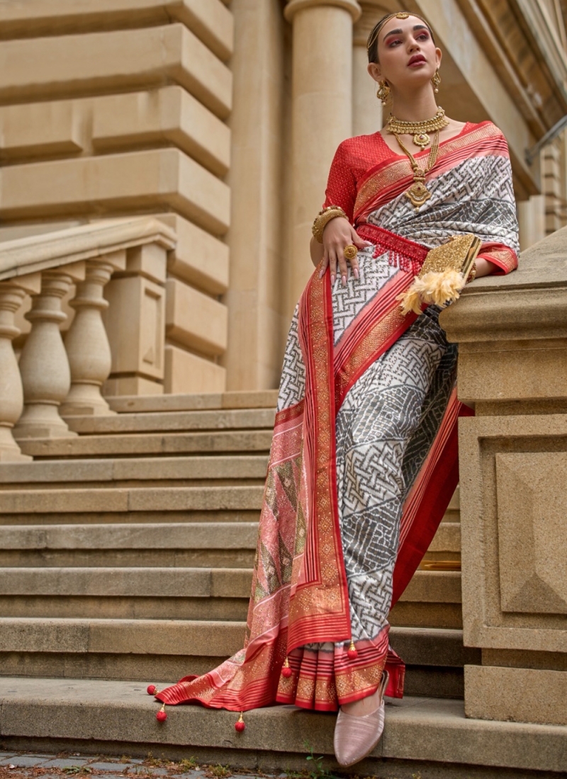 Buy Yavira Silk Kanjeevaram Silk Saree with Unstitched Blouse - Red online