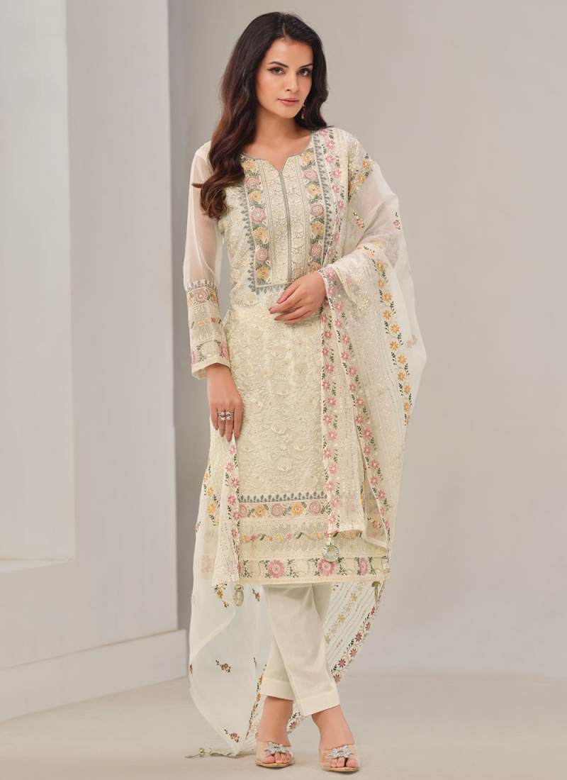 Perfect Trendy Salwar Kameez For Ceremonial