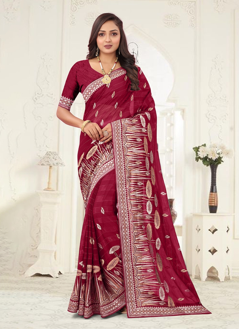 shilpa shetty looks stunning in maroon shimmer saree and unique blouse see  pictures: shilpa shetty ne maroon color ki saree dhaya kehar