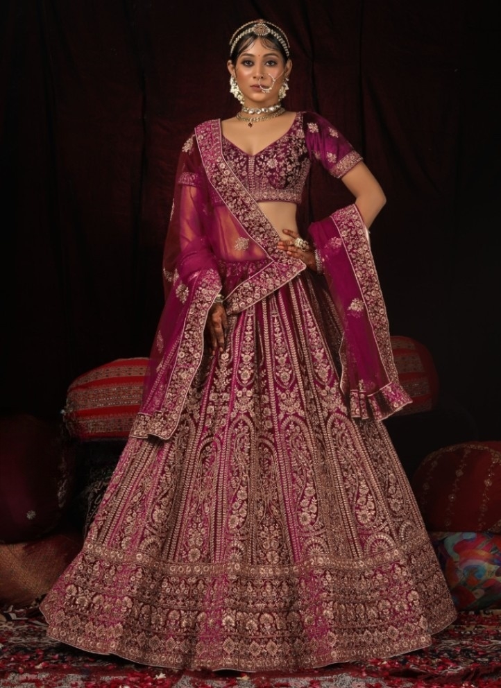Semi-Stitched Semi-Stitched New Indian Velvet Designer Wedding Special Bridal  Lehenga Choli at Rs 3333 in Surat